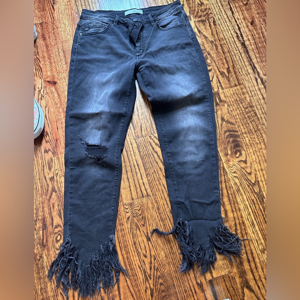 KanCan black distressed jean. Size 11/29.